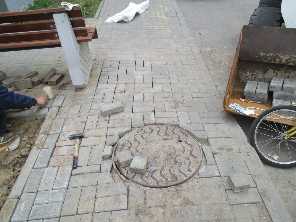 2 восстановление тротуарной плитки после замены выпуска канализации